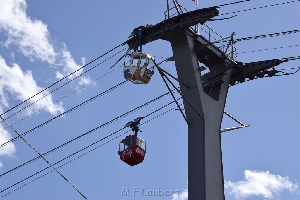 Koelner Seilbahn Gondel blieb haengen Koeln Linksrheinisch P017.JPG - Miklos Laubert